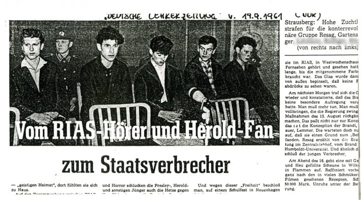 A newspaper clipping with a photograph of five young men seated in a dock above the headline Vom RIAS-Hörer und Herold-Fan zum Staatsverbrecher; one name in the side column is blurred