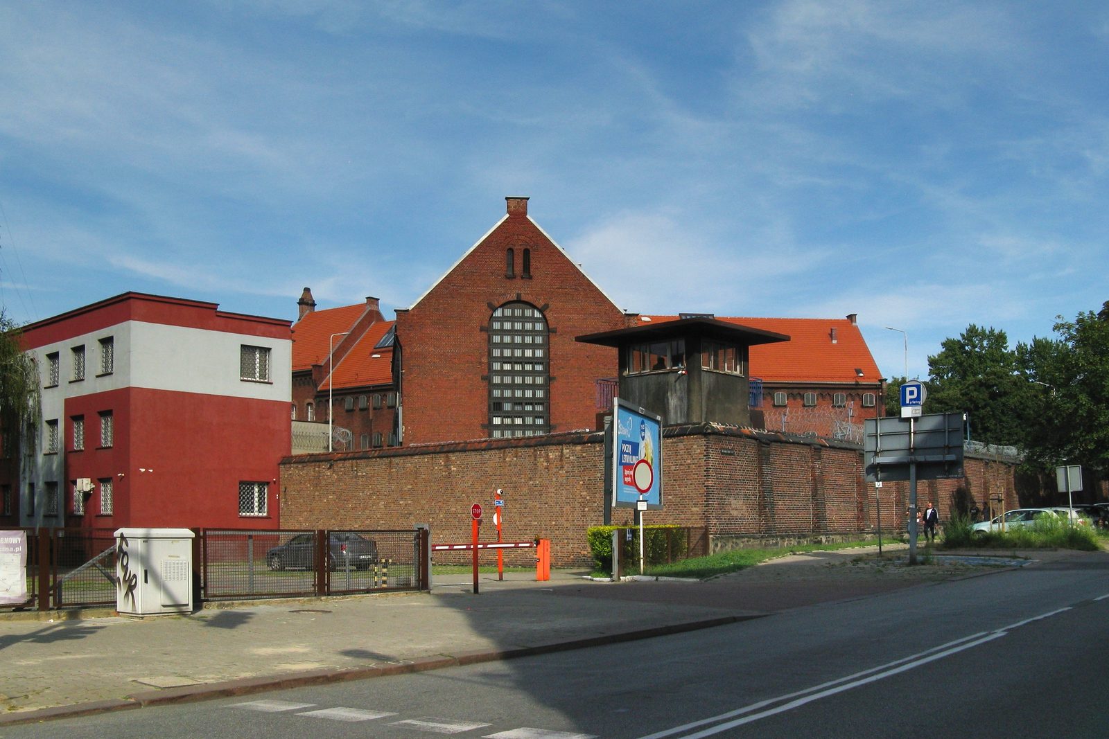 The walls and gate of the detention centre on Mikolowska Street in Katowice, present day
