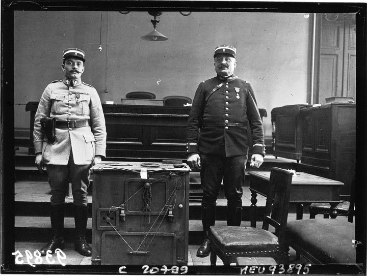 A press photograph of a cast iron kitchen stove produced as an exhibit at the trial of Henri Landru in 1921